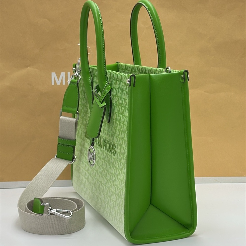 Michael Kors Mirella Medium Ombré Logo Tote Bag
Jungle Green
NWT - Picture 6 of 15